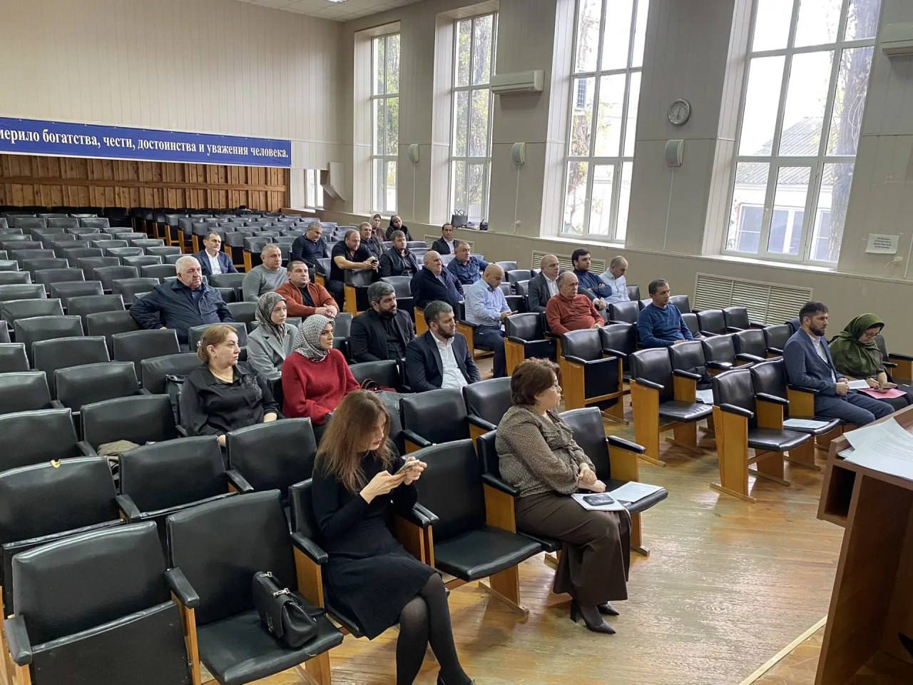 В Карабудахкентском районе прошло выездное совещание по предоставлению участникам СВО земельных участков